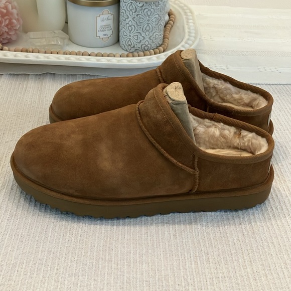 UGG classic slippers. New in box. Men’s 10 / women’s 12 / eu 43., chestnut - Picture 6 of 9